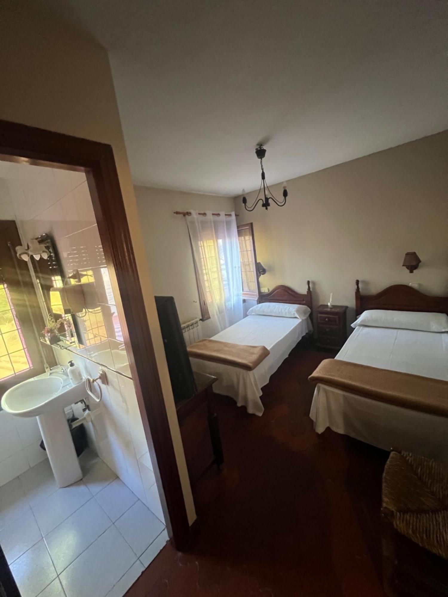 Hotel Hostal Sabor Fusion à La Pradera de Navalhorno Extérieur photo